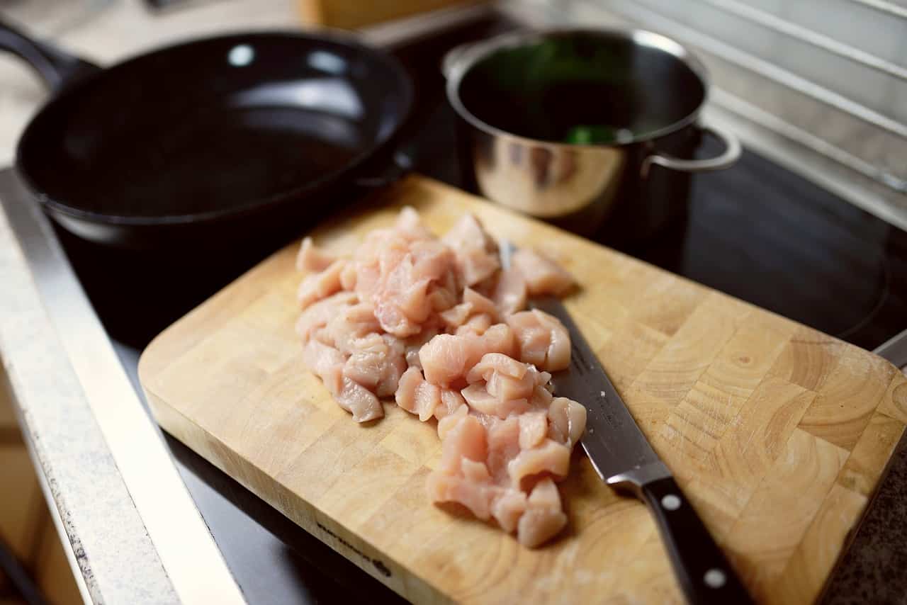 feeding your dog raw chicken - here's how
